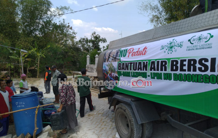 Bantu Kekeringan, PCNU Bojonegoro Ikut Kirim Air